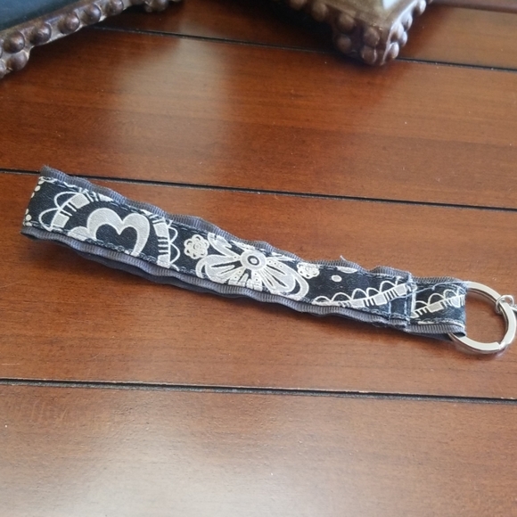 thirty-one Accessories - THIRTY ONE 🔑 KEY WRISTLET